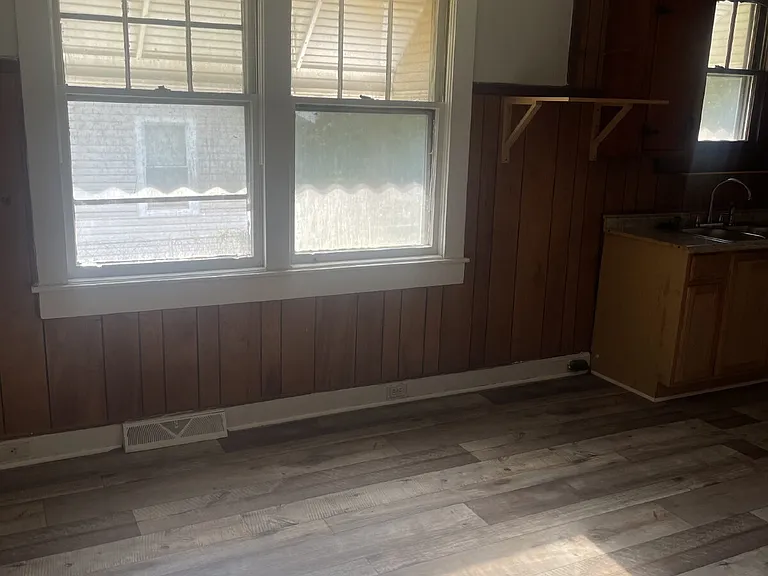 276 Finley St — Photo 15