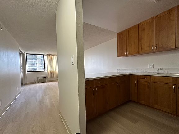 3rd image of 1255 Nuuanu Ave APT E1806