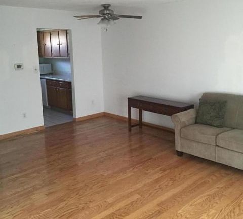 3rd image of 1161 Woodbrook Cir W APT B