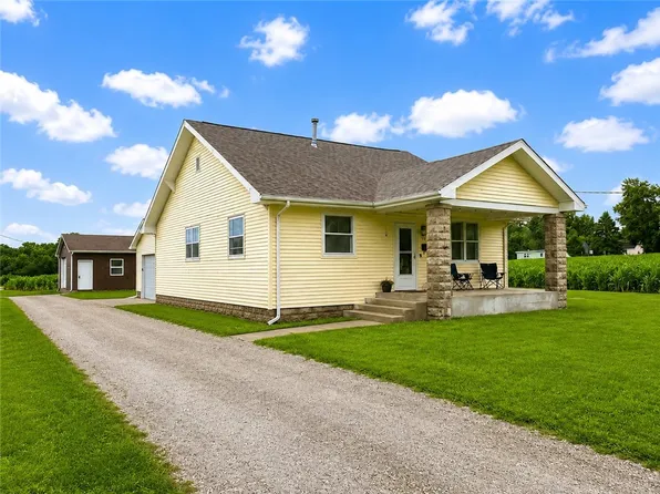 703 N 5th St, Charleston, IL 61920