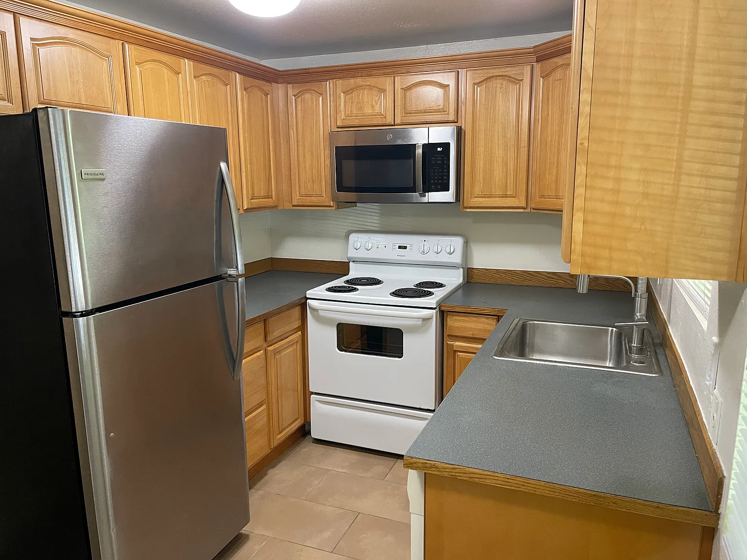 2 bed, 700 sqft, $2,100 — Photo 4