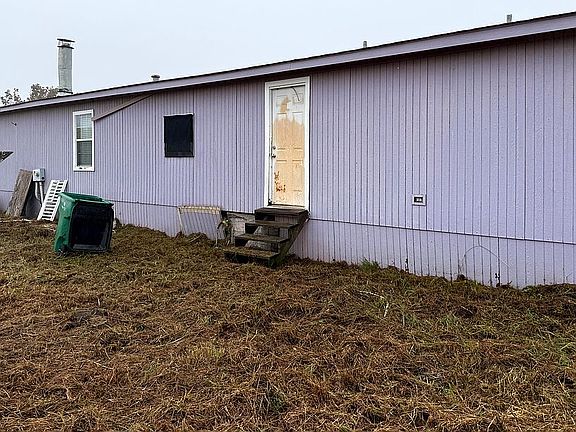 2nd image of 1047 John Wayne Rd