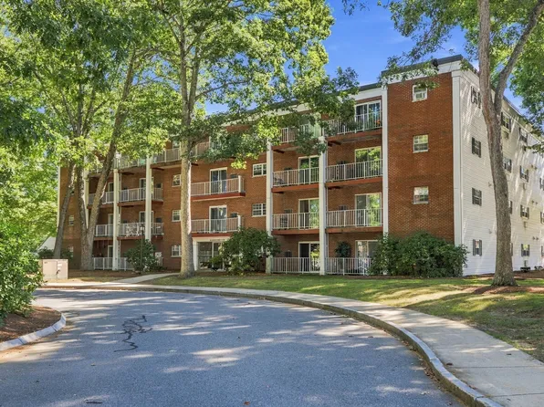 55 Greentree Ln APT 49, Weymouth, MA 02190