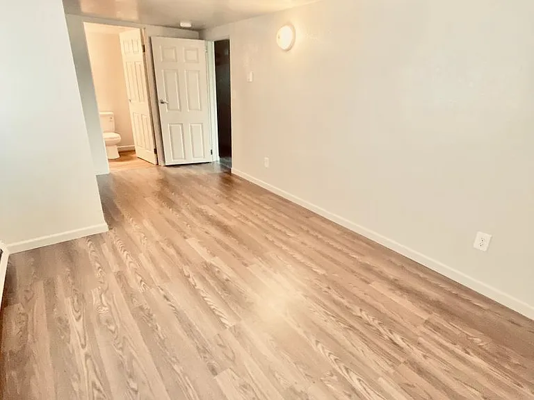2910 S Byron St — Photo 5