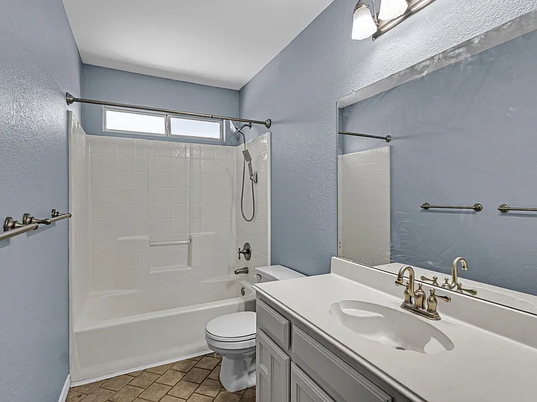 6906 Graham Dr — Photo 19
