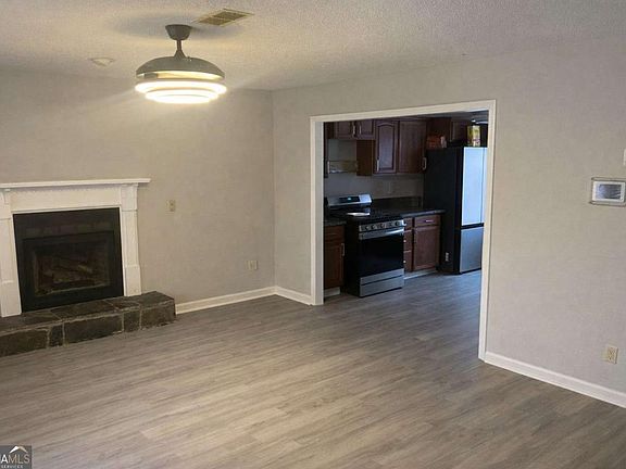 3rd image of 3215 Pond Ridge Trl