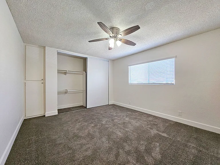 Crestwood Apartments — Photo 9