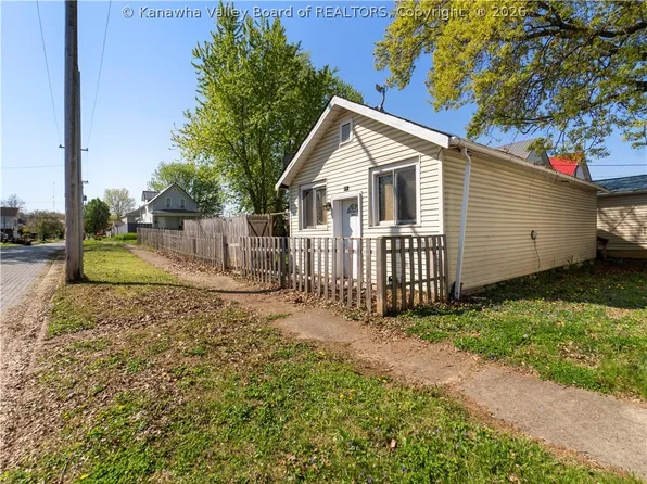 301 Division St, Huntington, WV 25702