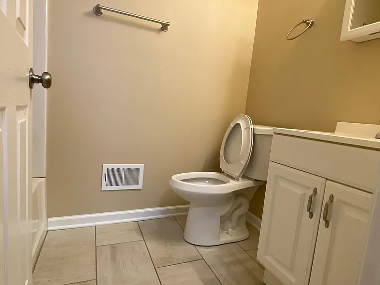 2255 McKees Rocks Rd #B — Photo 11
