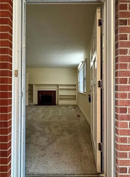 400 Harrill St — Photo 2