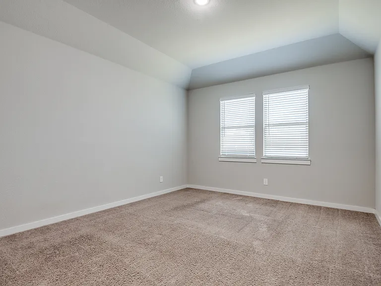 2412 Green River Rd — Photo 10