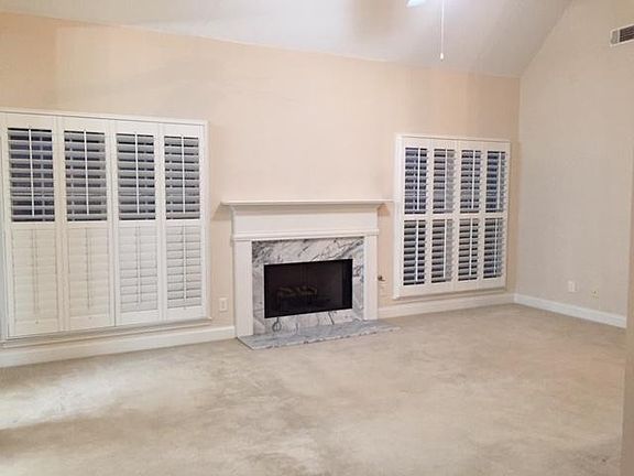 Family Area w/ fireplace 