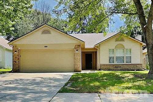 8341 Country Club Blvd Photo 1