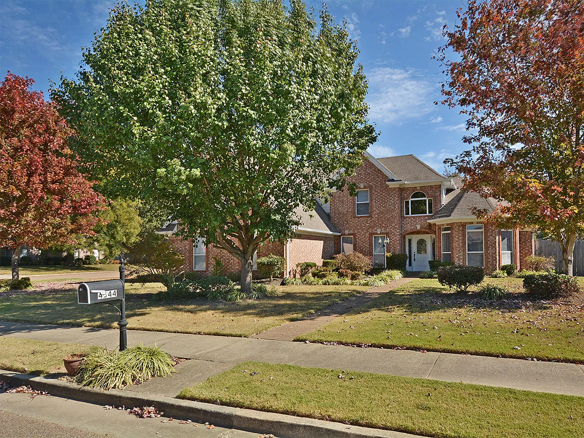 5 bed, 3 bath in Bartlett — Photo 1