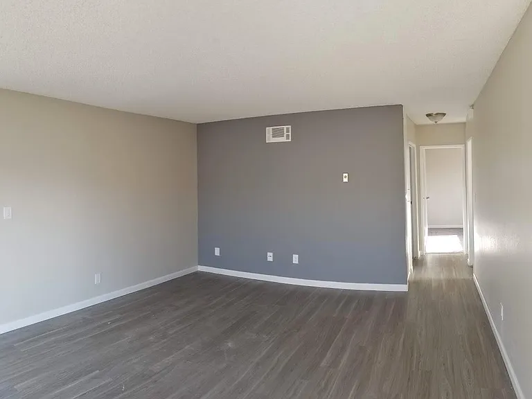 4525 Hamilton St #18 — Photo 9