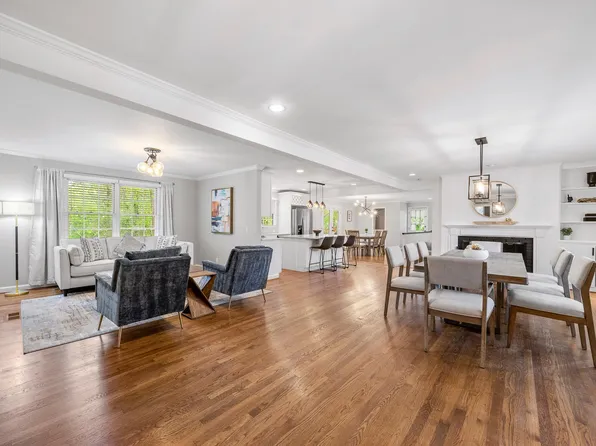 550 High Point Ln, Sandy Springs, GA 30342