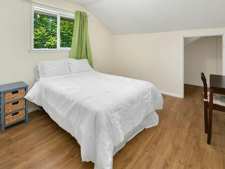 5646 12th Ave NE — Photo 10