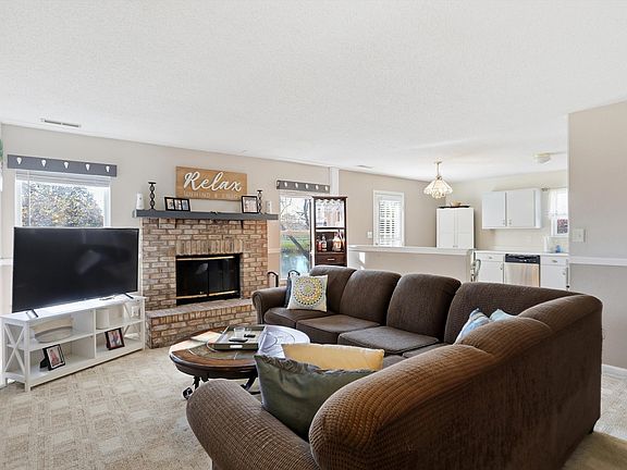 3rd image of 1525 Carlton Dr