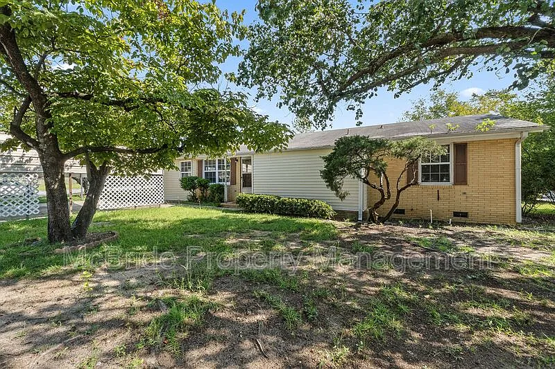 4 bed, 2.0 bath, 1456 sqft, $1,500 — Photo 2