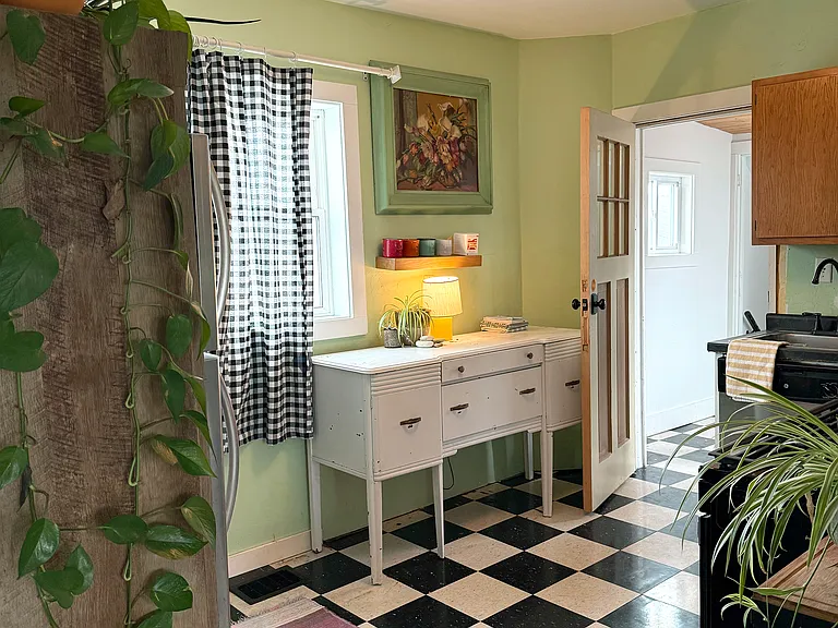 41 W Maple St — Photo 4