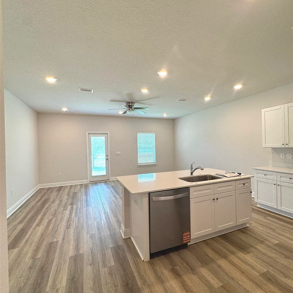 3 bed, 2.5 bath, 1537 sqft, $1,995 — Photo 3