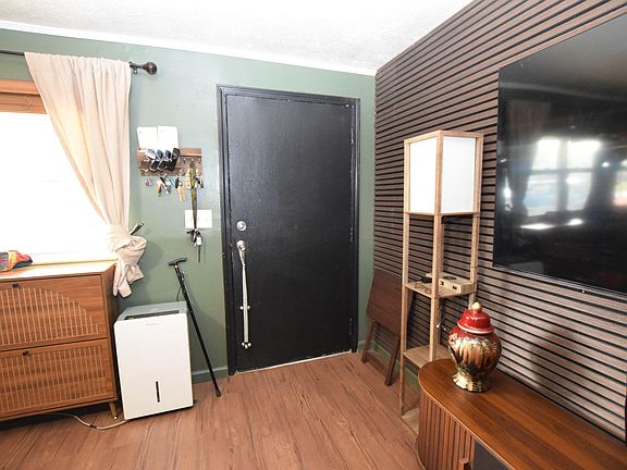 2nd image of 1326 Grove St