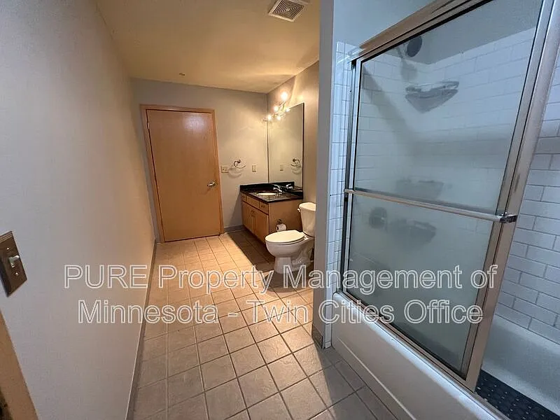 Building Photo - 521 S 7th St #212