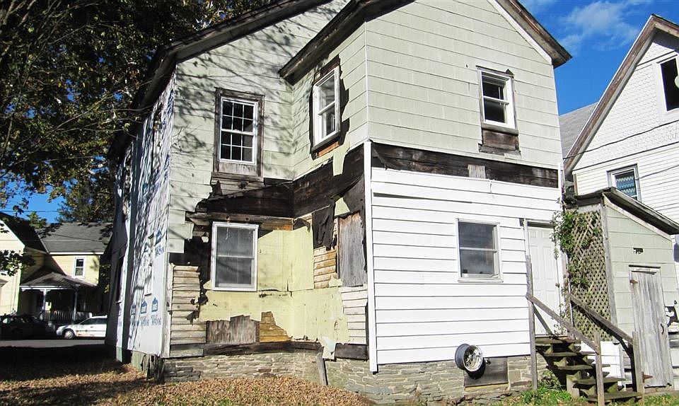 2nd image of 81 Mead St