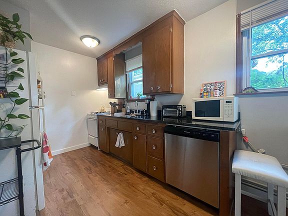 4th image of 338 18th Ave NE APT 2