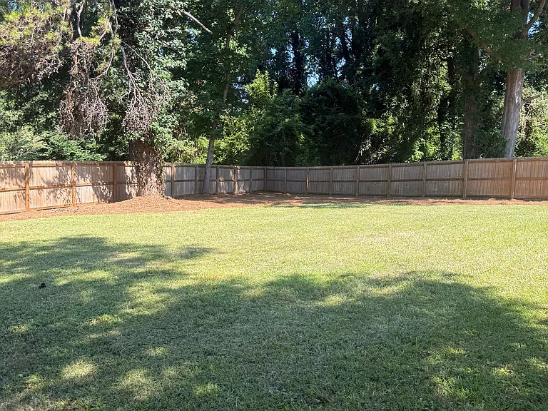 2311 Crestview Dr — Photo 24