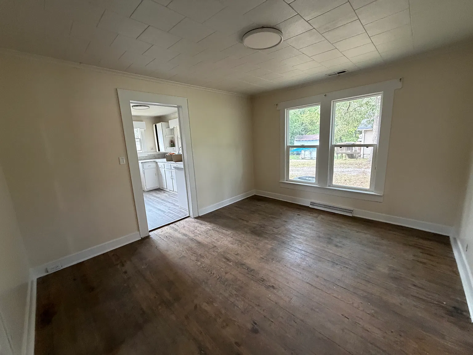 4 bed, $1,600 — Photo 4
