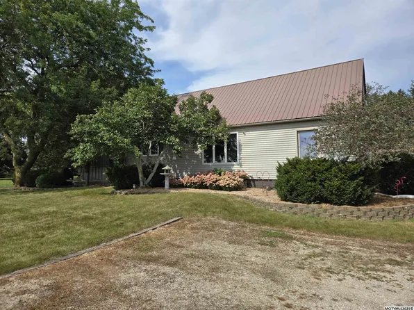 2129 210th St, Rockford, IA 50468