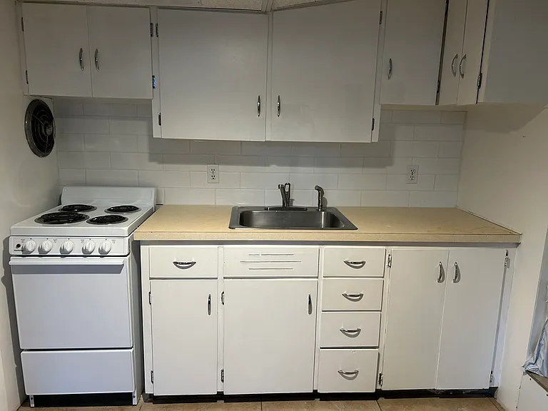 4606 California St #5 — Photo 3