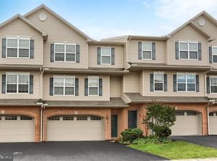 8 Vista Cir, Lemoyne, PA 17043
