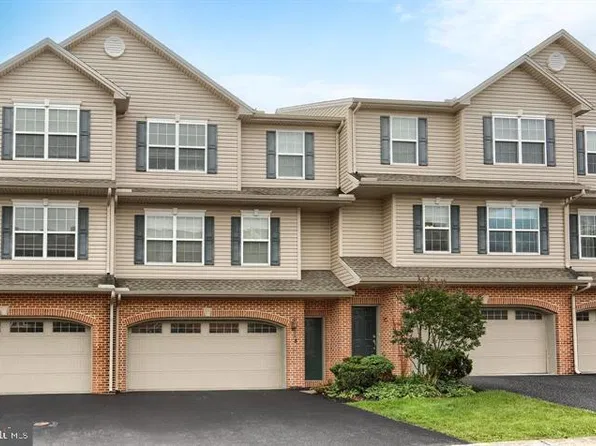 8 Vista Cir, Lemoyne, PA 17043