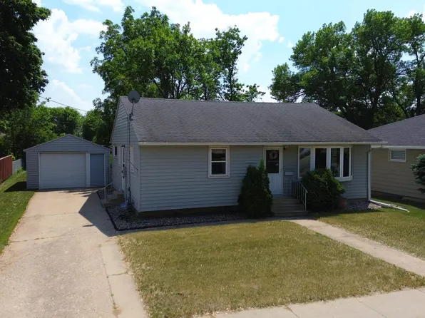 302 16th Ave NE, Austin, MN 55912