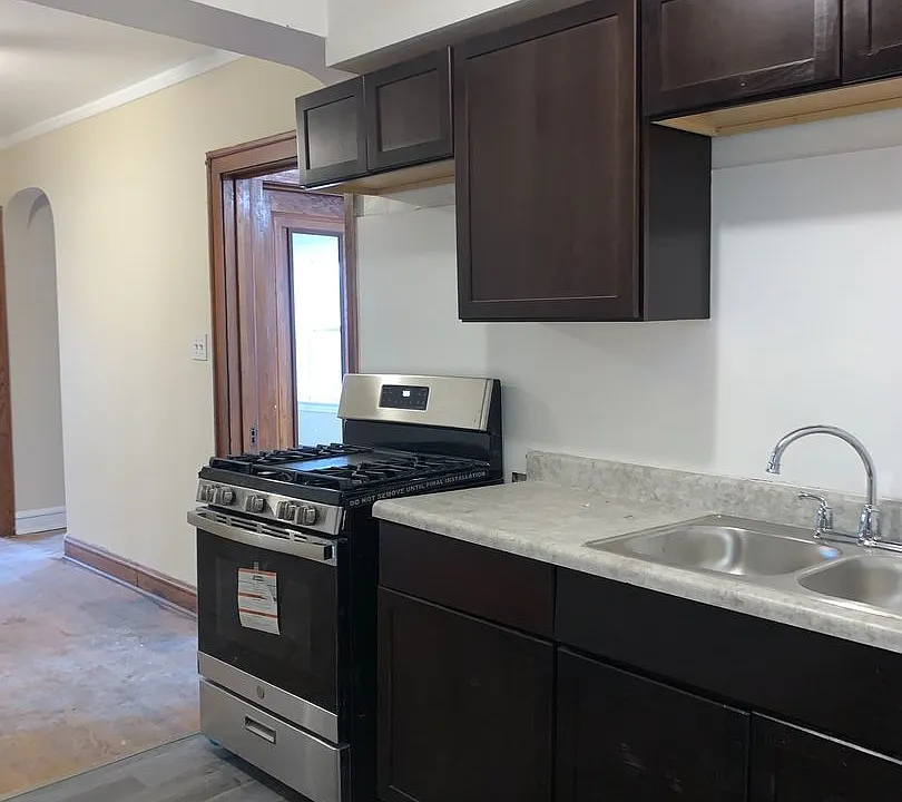 2900-04 N Laramie Avenue W George St #5200-06