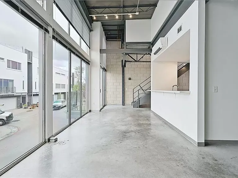 4801 S Congress Ave #F1 — Photo 16
