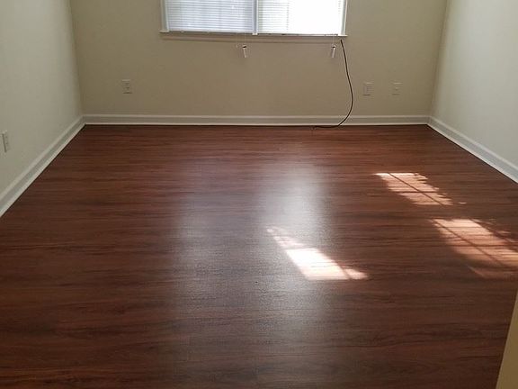 4th image of 235 Mary Ann Dr APT 3