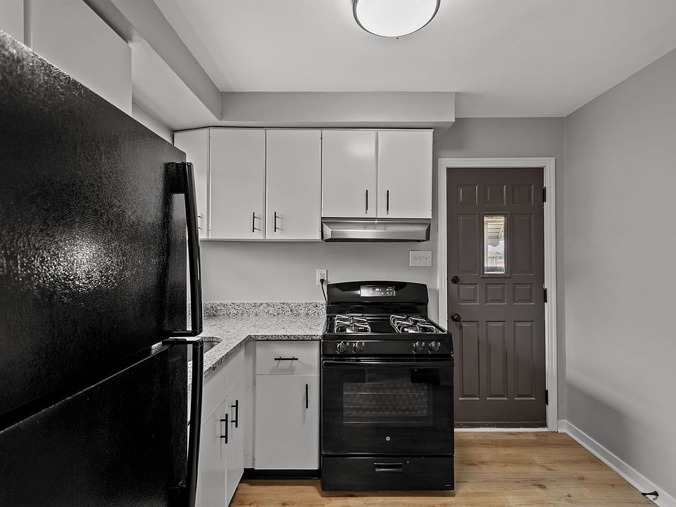 1st image of 2727 Versailles Ave