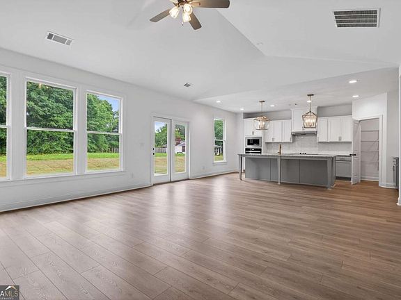 4th image of 69 Stanley Dr