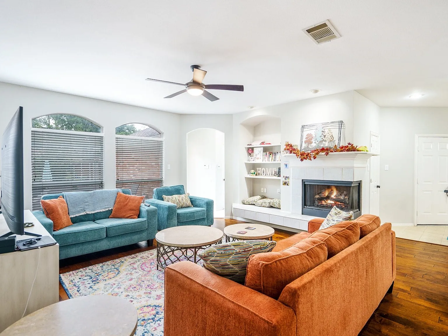 4 bed, 3.5 bath, 2871 sqft, $3,500 — Photo 2