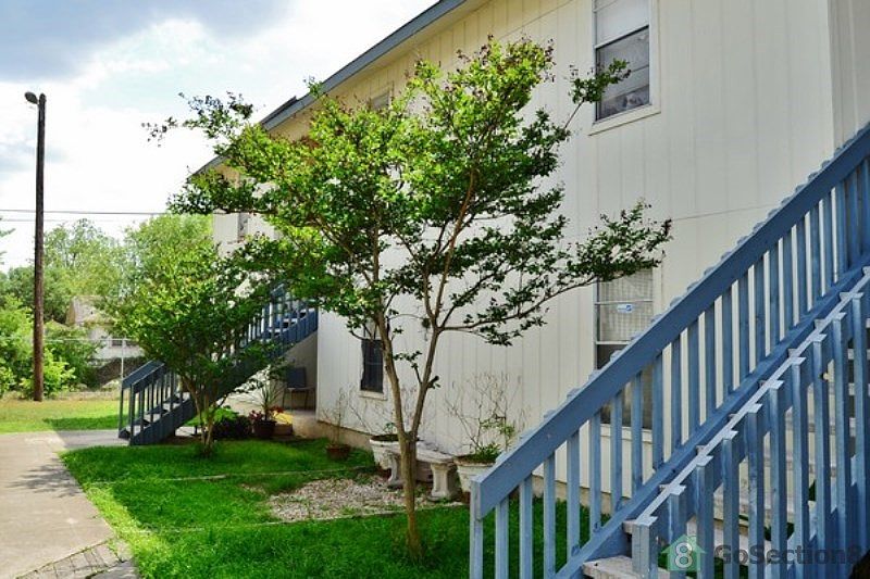 1st image of 1634 W Woodlawn Ave APT 6