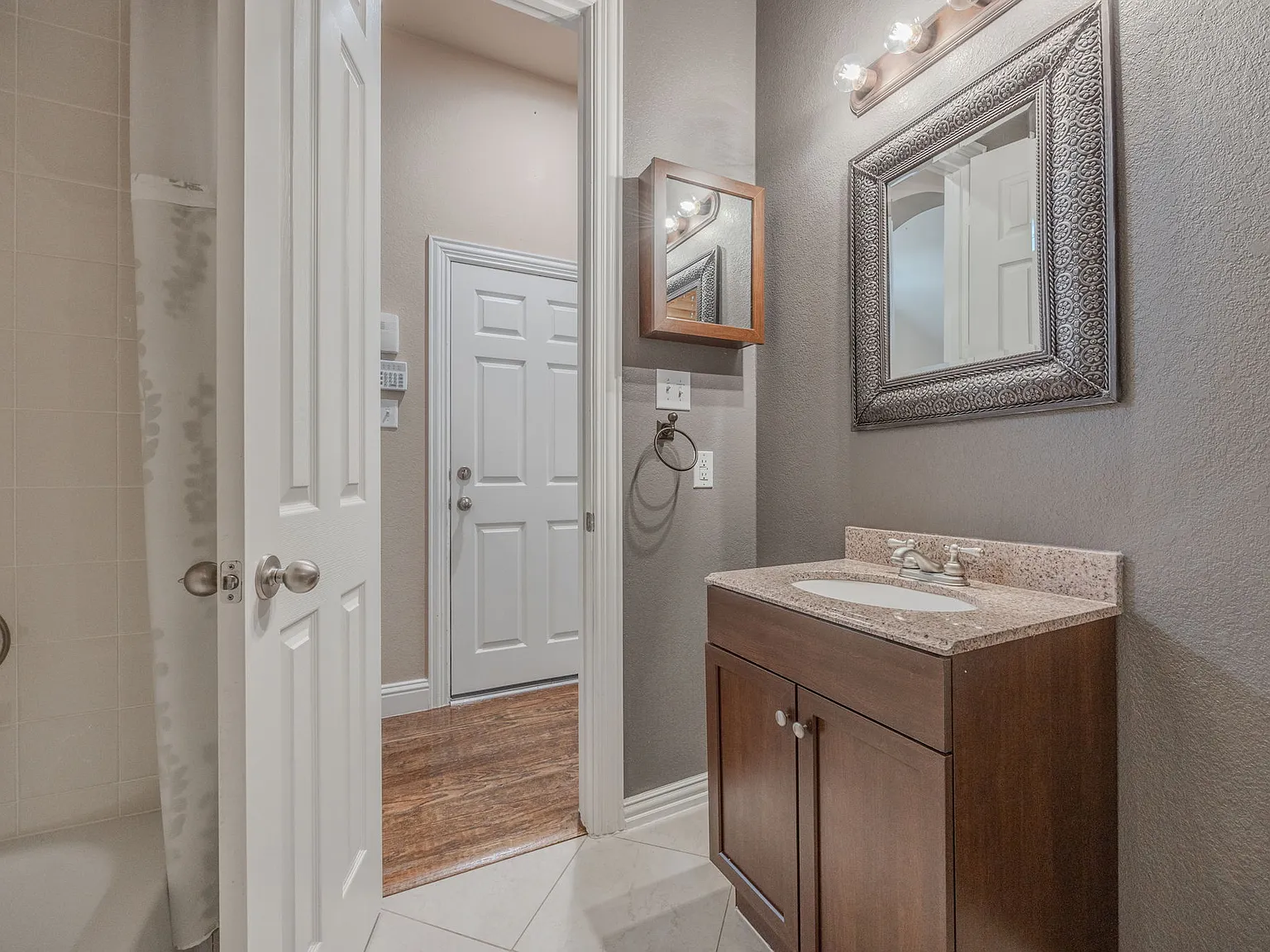 2 bed, 2242 sqft, $2,525 — Photo 4