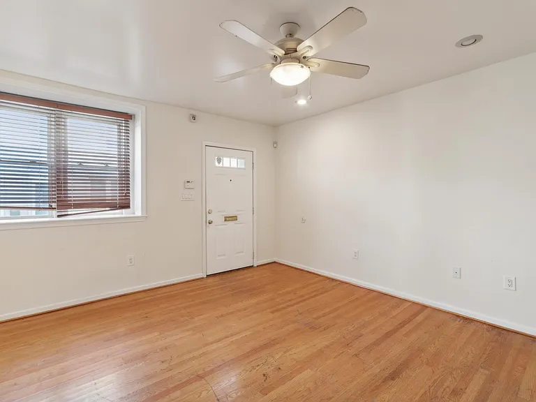 147 Conarroe St — Photo 10