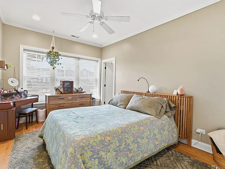 Hinman Court Condos — Photo 41