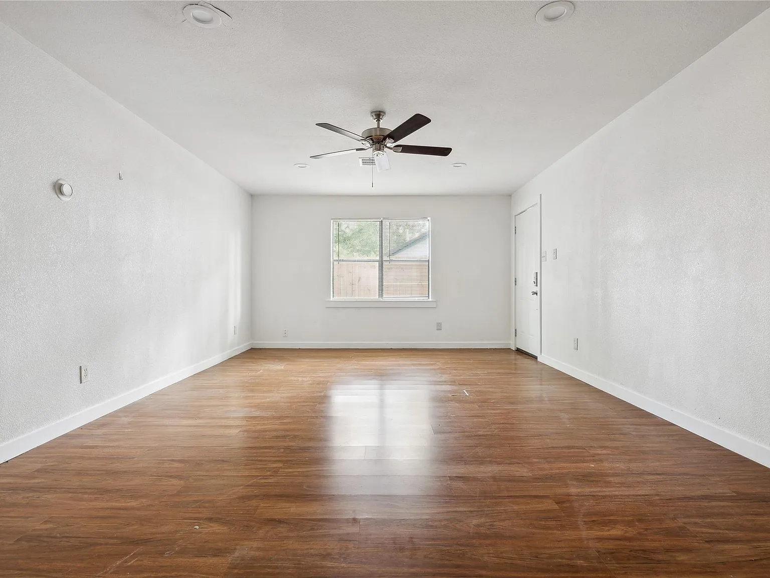 2 bed, 1.0 bath, 853 sqft, $1,175 — Photo 3