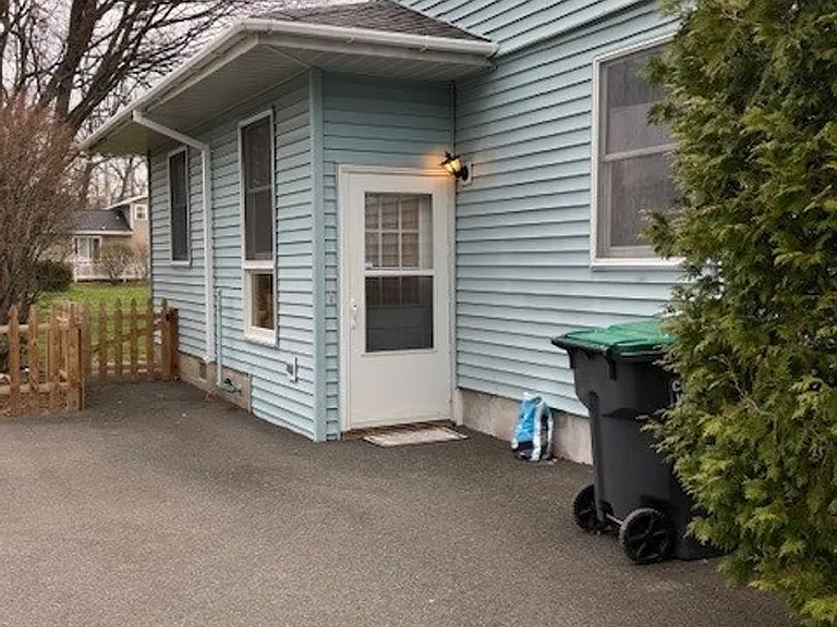 41 Oakwood Dr — Photo 3