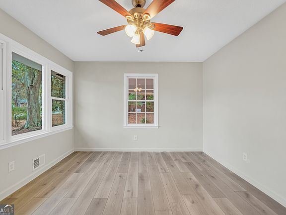 5th image of 161 Carver Rd