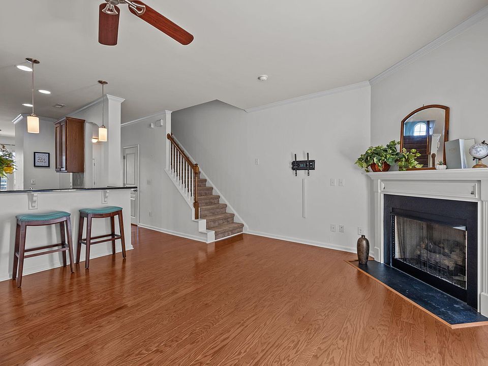 1st image of 884 Cupola Dr